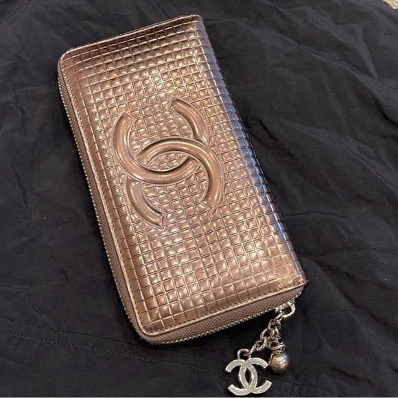 Chanel Women's Gold Wallet-purses - Picture 12 of 17